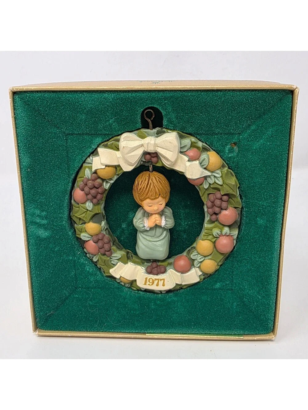 1977 Hallmark Keepsake Praying Child Wreath Christmas Ornament w/ Box
